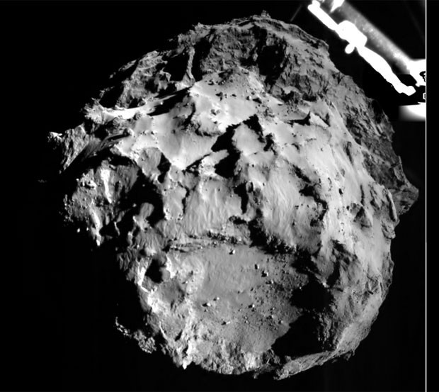 Foto mandada pelo módulo Philae durante a aproximação do cometa, a cerca de 3 km do corpo celeste (Foto: ESA/Rosetta/Philae/CIVA)