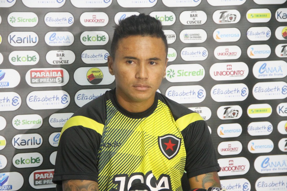 Rogério se lesionou na partida contra o Fluminense pela Copa do Brasil deste ano — Foto: Cisco Nobre/GloboEsporte.com