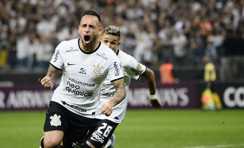 Maycon festeja gol do Corinthians contra o Boca — Foto: Marcos Ribolli