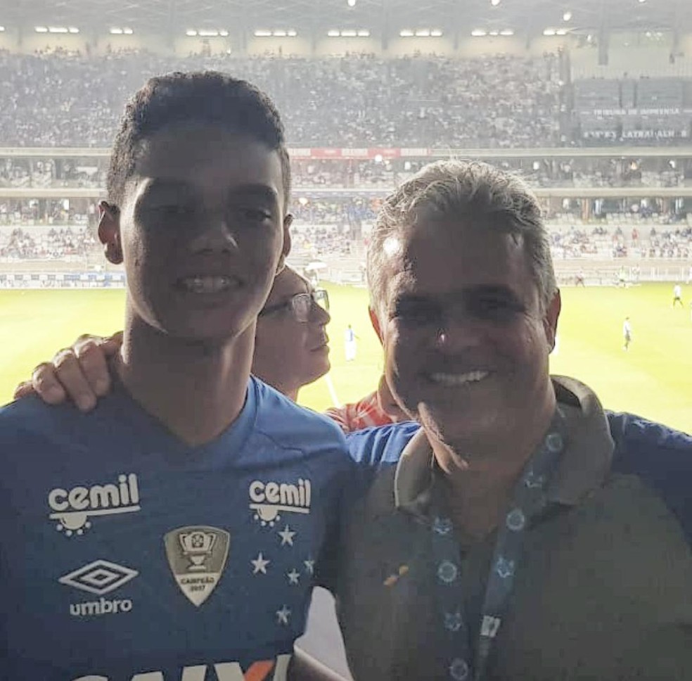 JoÃ£o Mendes esteve no MineirÃ£o para acompanhar a partida do Cruzeiro contra o CearÃ¡ â€” Foto: Luiz Martini
