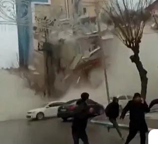 Vídeo mostra prédio desabando após tremor na Turquia