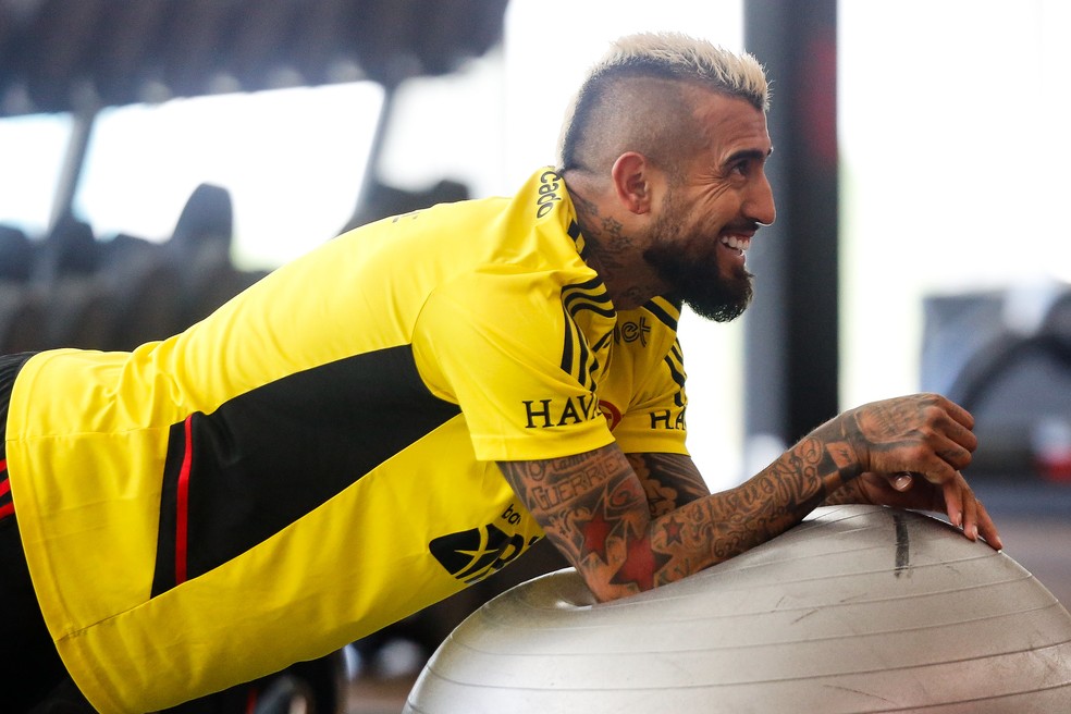 Vidal faz trabalho na academia do CT do Flamengo &mdash; Foto: Gilvan de Souza/Flamengo