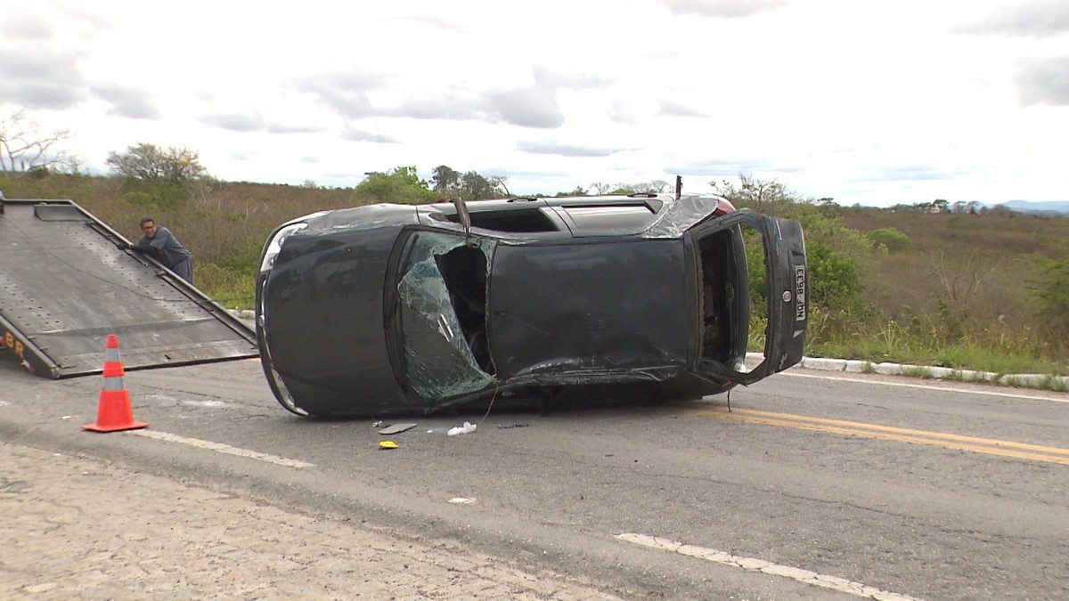 Mulher Perde O Controle Do Carro E Capota Na Br 230 Em Campina Grande Paraíba G1 