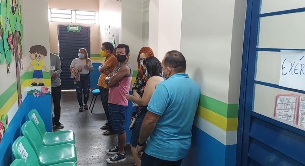Filas na votação para prefeitura de Coari — Foto: Arquipo Góes/Rede Amazônica