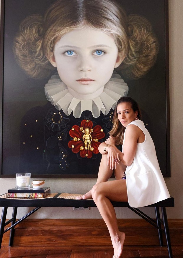 Belle Silva mostrou uma obra de arte que decora sua casa em Londres, na Inglaterra (Foto: Reprodução)
