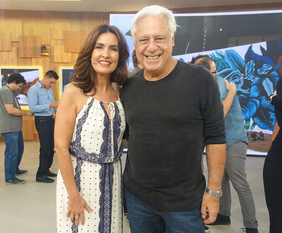 Antonio Fagundes posa com a Fátima depois de participar do 'Encontro'  (Foto: Carolina Morgado/Gshow)