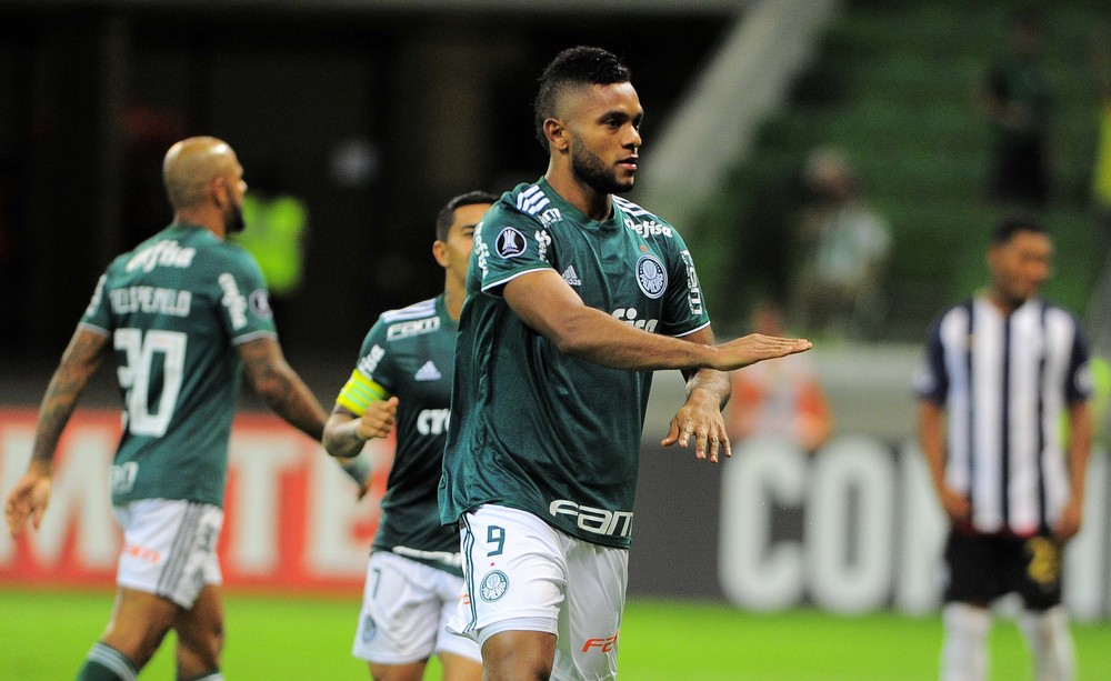Jornalista diz que trabalho de Roger fez Borja crescer no Palmeiras