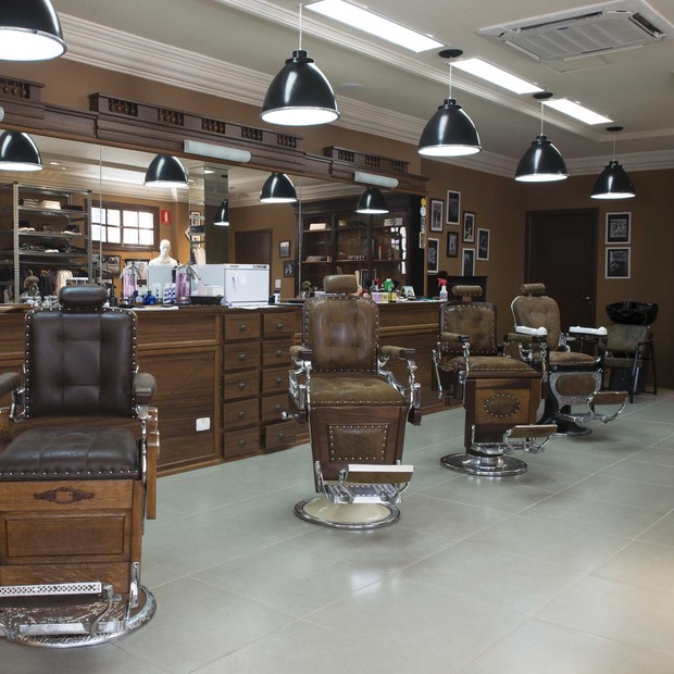 Estações de barbearia da nova unidade da Barbearia Cavalera (Foto: Divulgação)