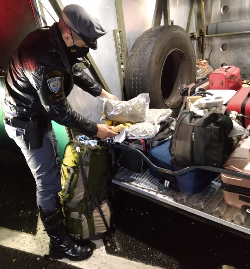 Drogas foram localizadas durante abordagens na SP-270 — Foto: Polícia Rodoviária