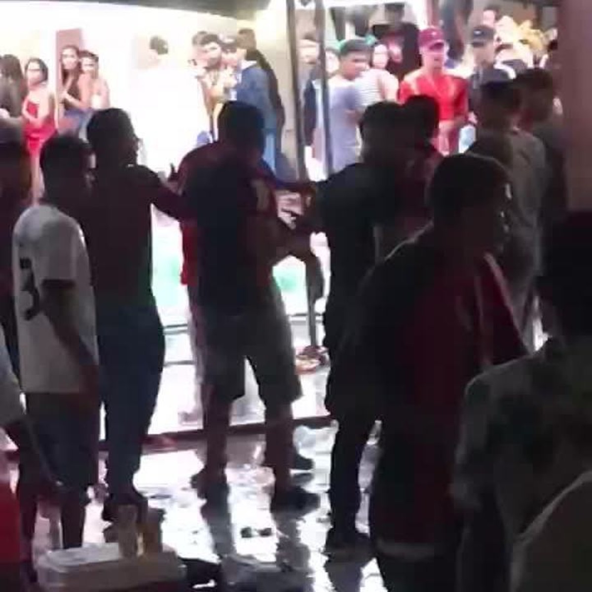 Polícia investiga atentado a bala em salão de festas na Santa Lúcia, Maceió