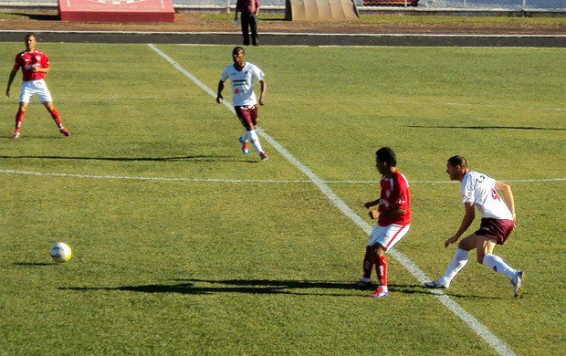 Lance do jogo Noroeste 0 x 0 Ferroviária - Copa Paulista (Foto: Reprodução/TV Tem)