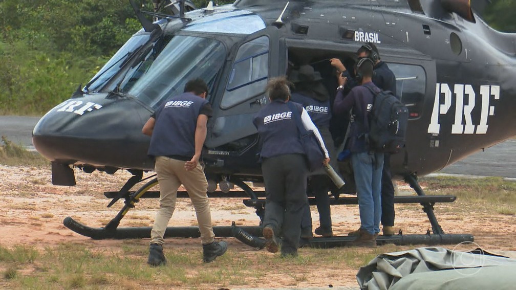 Equipe do IBGE acessa povoados Yanomami mais isolados de helicóptero — Foto: JN