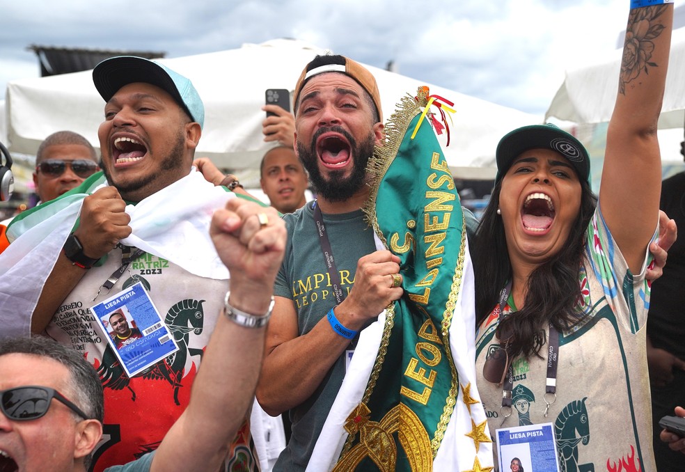 Integrantes da Imperatriz vibram com o título de 2023 — Foto: Marcos Serra Lima / g1 Rio