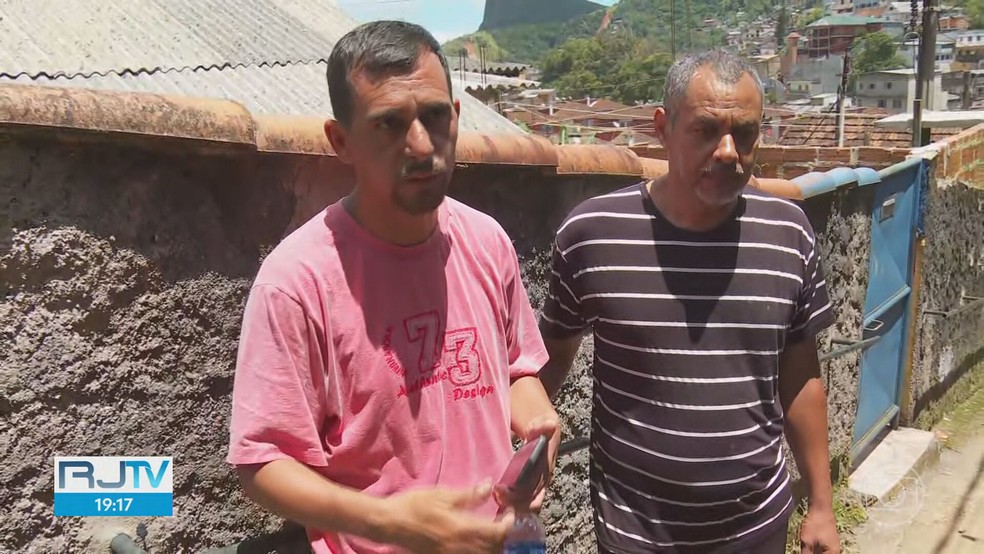 Edson e Adalto: tio e pai de Lucas seguem na procura por seu corpo — Foto: TV Globo