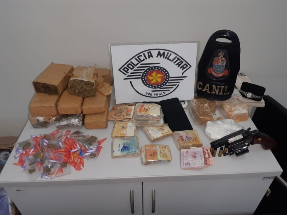 Polícia recupera mais de R$ 15 mil em dinheiro, drogas e um revólver em Sorocaba — Foto: Divulgação/Polícia Militar