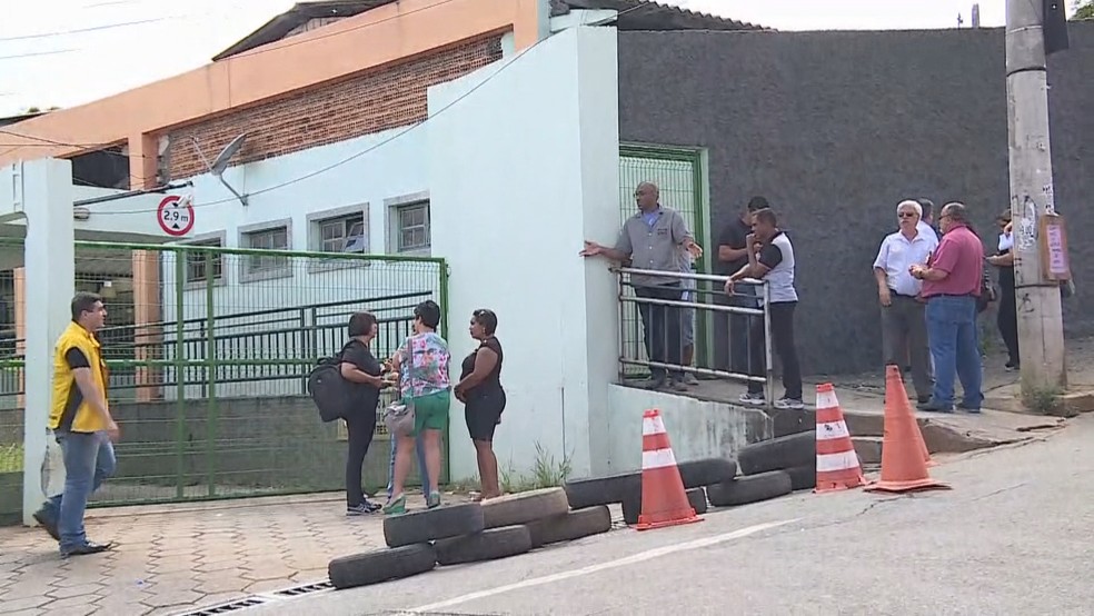 Policiais Civis fazem protesto e suspendem serviços no Detran, na