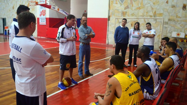 Em preparação para a temporada, São José Basketball apresenta