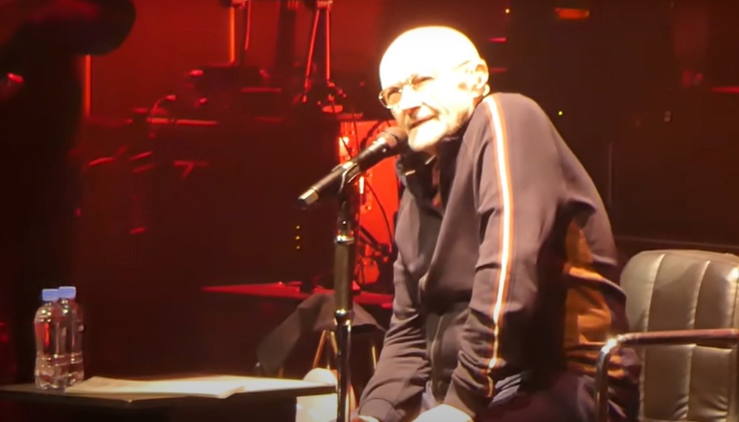Phil Collins faz último show da carreira (Foto: Reprodução/Youtube)