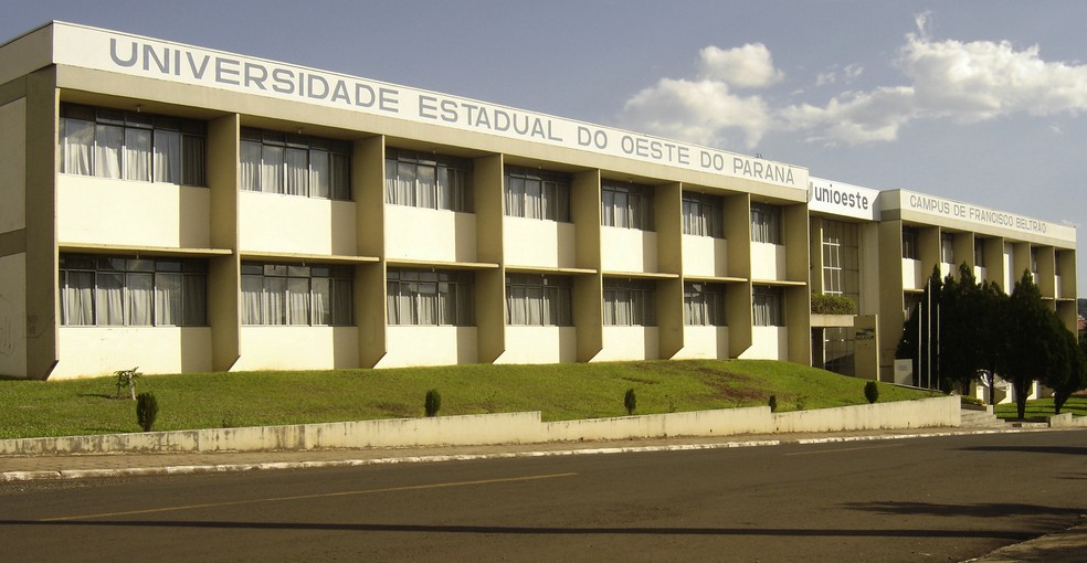 Segundo o edital, inscrições para o concurso público terminam na segunda-feira (20) — Foto: Unioeste/Divulgação
