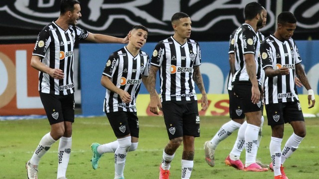 Jogadores do Atlético-MG comemoram gol contra o Flamengo