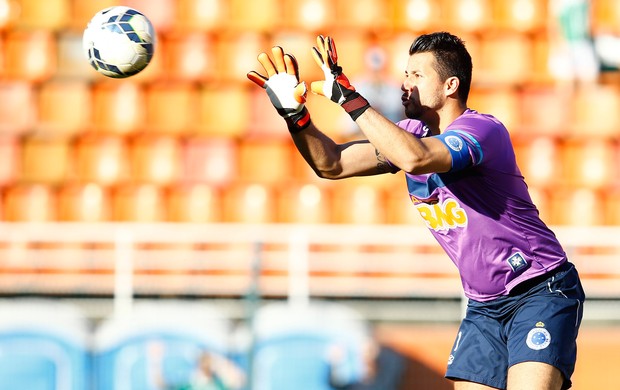 Com defesa corajosa, Fábio é eleito vilão da 11ª rodada do Brasileirão