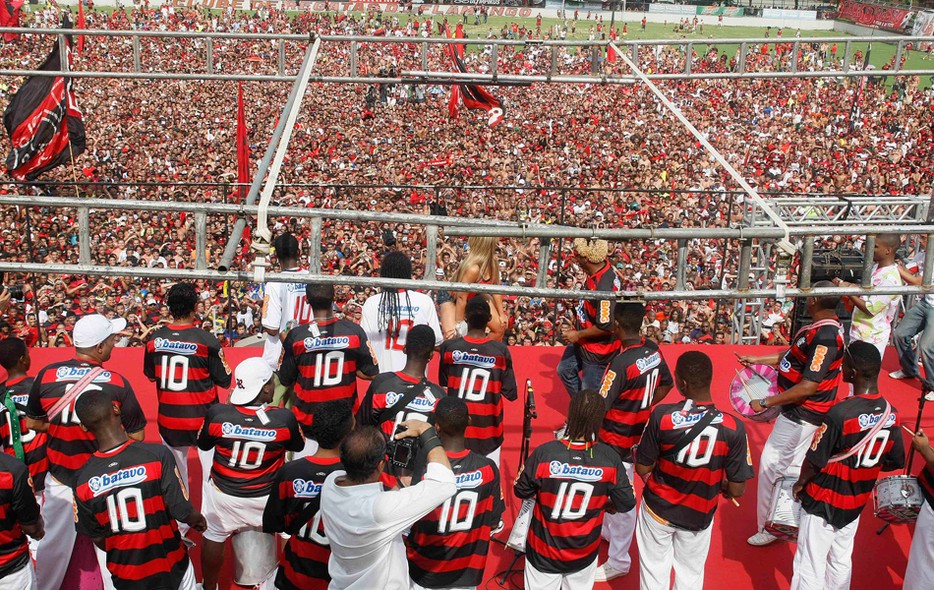 FOTOS: Confira a apresentação de Ronaldinho Gaúcho na Gávea - fotos em flamengo