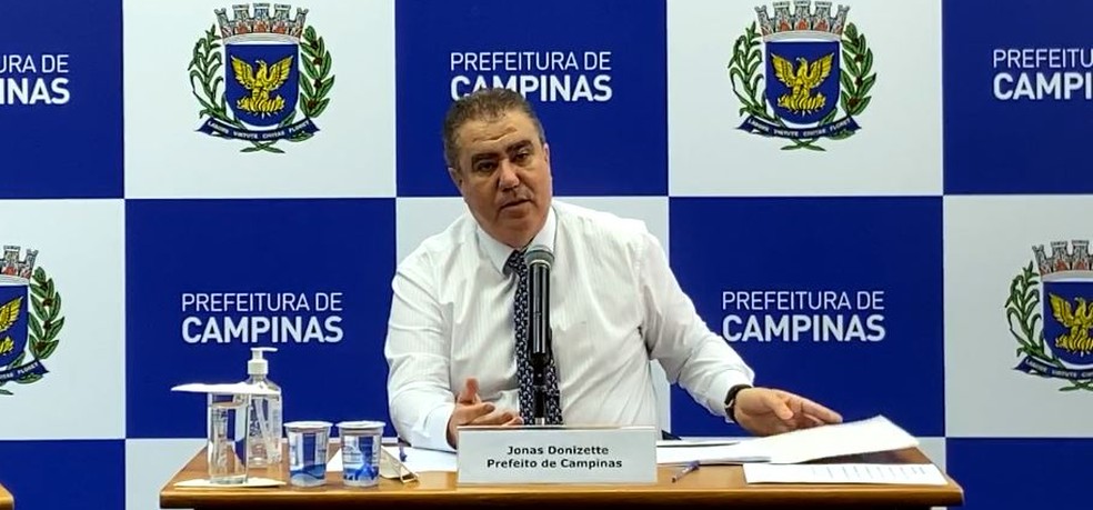 Prefeito de Campinas (SP), Jonas Donizette, em coletiva nesta sexta-feira (4). — Foto: Reprodução/Facebook