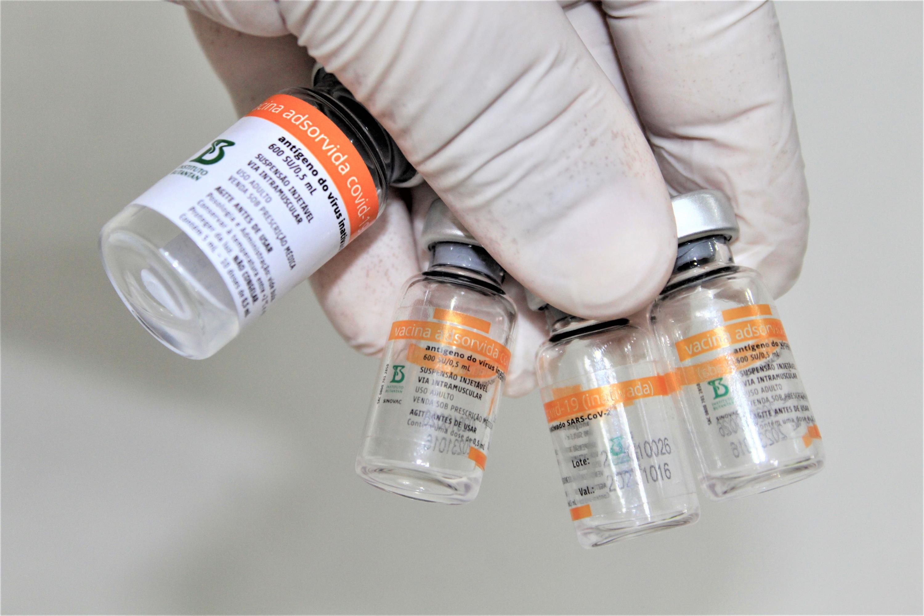 Frascos de vacina só são abertos em Cuiabá após ter número ...