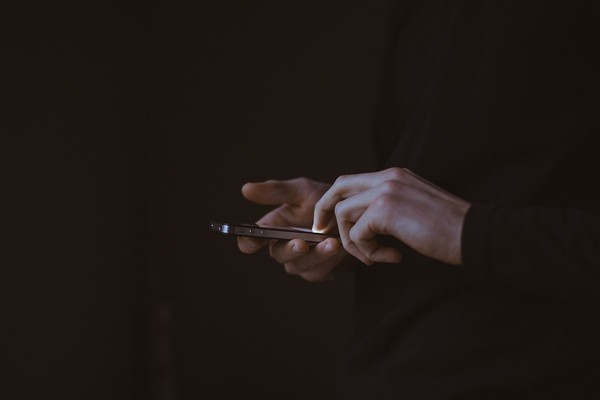 Como Ativar O Modo Escuro Funcao Que Economiza Bateria Do Celular E Protege Seus Olhos Viva Voce G1 Se pretende usar uma imagem para uso comercial que você encontra aqui, saiba que nenhum modelo. como ativar o modo escuro funcao que