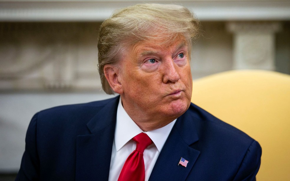 O presidente dos Estados Unidos, Donald Trump, no Salão Oval da Casa Branca, em Washington, na segunda-feira (16) — Foto: Reuters/Al Drago