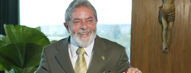 Conhecido por ser corinthiano, o ex-presidente Lula (PT) publicou nas redes sociais no mês passado que também tem afinidade por Cruzeiro e Vasco. — Foto: Gustavo Miranda