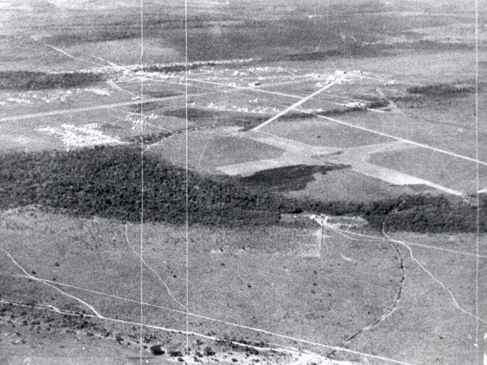 Foto de 1937 do antigo Aeroporto de Goiânia, localizado no Setor Aeroporto — Foto: Eduardo Bilemjian/ Divisão de Patrimônio Histórico da Secretaria de Cultura de Goiânia