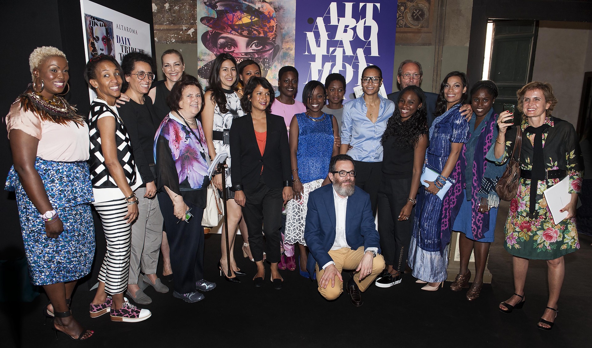 Suzy with Simone Cipriani (kneeling) and the ITC Ethical Fashion Initiative team after the Beat of Africa show at Altaroma (Foto:  )