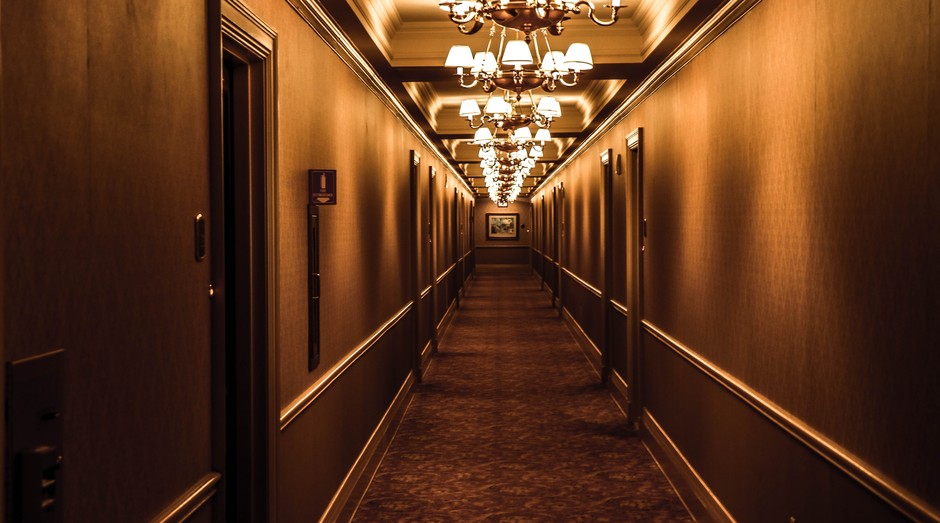 hotel, corredor, quarto (Foto: Reprodução/Pexels)