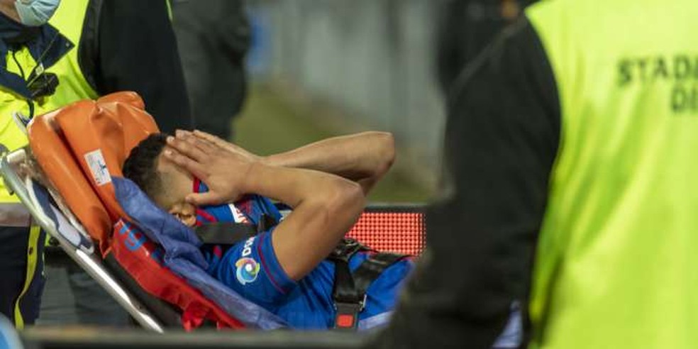 Emprestado ao Basel, Jorge sofreu lesão no joelho esquerdo — Foto: Divulgação / Basel FC