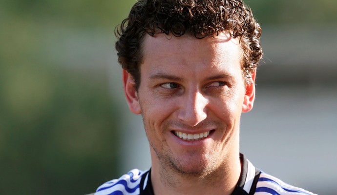 Corujão do Esporte recebe Elano e cantor rubro-negro Leo Jaime