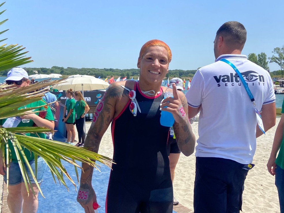 Ana Marcela Cunha comemora título nos 25km — Foto: Divulgação/CBDA