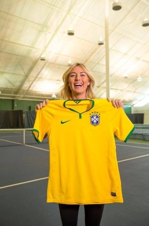 Sharapova mostra sua torcida pelo Brasil! (Foto: Reprodução)