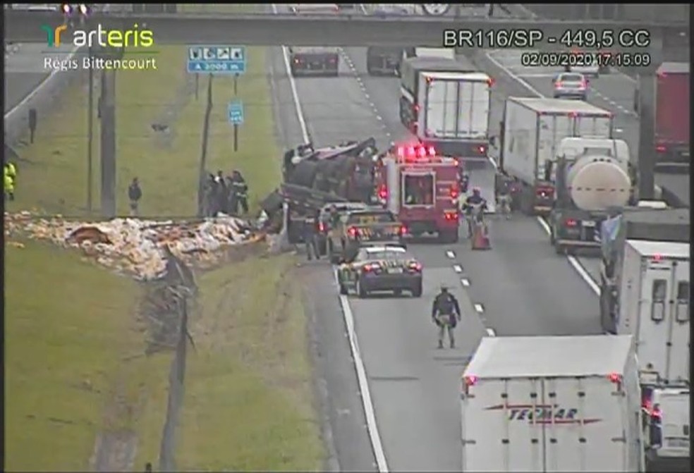Acidente aconteceu na Rodovia Régis Bittencourt, na altura de Registro — Foto: Divulgação/Arteris