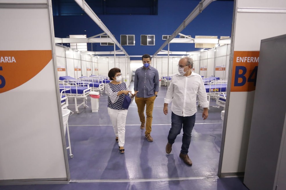Prefeito Firmino Filho visita instalações de hospital de campanha para tratamento de pacientes com Covid-19 — Foto: Divulgação /Prefeitura de Teresina