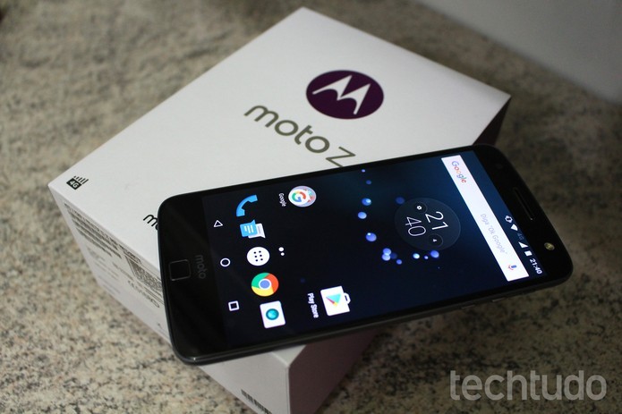 Moto Z é um top de linha da Motorola e vem originalmente com Android 6.0 (Foto: Aline Batista/TechTudo)