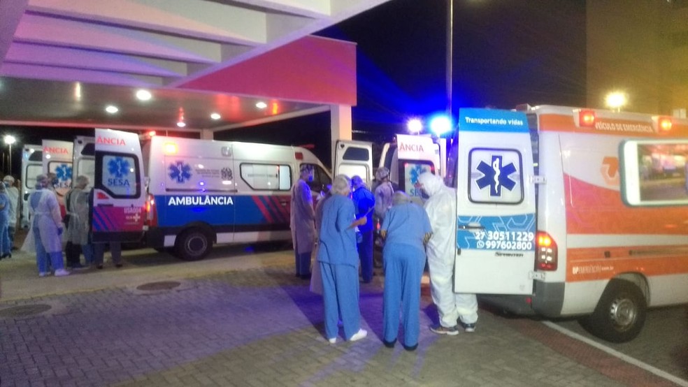 Pacientes de Manaus chegaram ao ES e foram internados em hospital da Serra — Foto: Tiago Félix/TV Gazeta