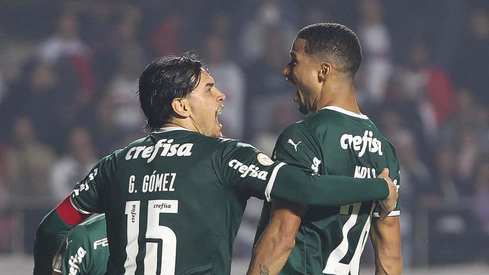 Gómez e Murilo festejam virada do Palmeiras sobre o São Paulo — Foto: Cesar Greco/Palmeiras