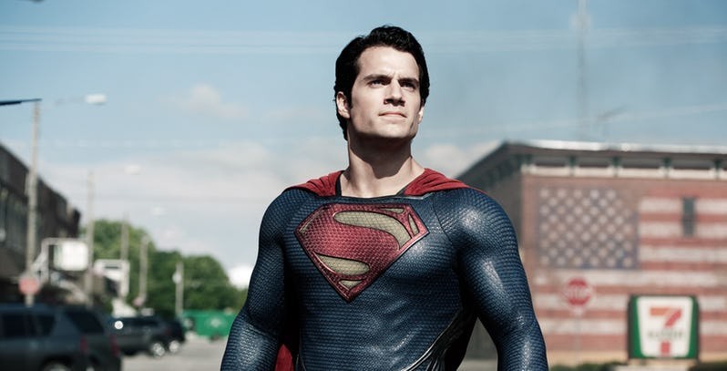 Henry Cavill, o Superman do cinema, surpreende com clique raro junto com a  namorada - Monet