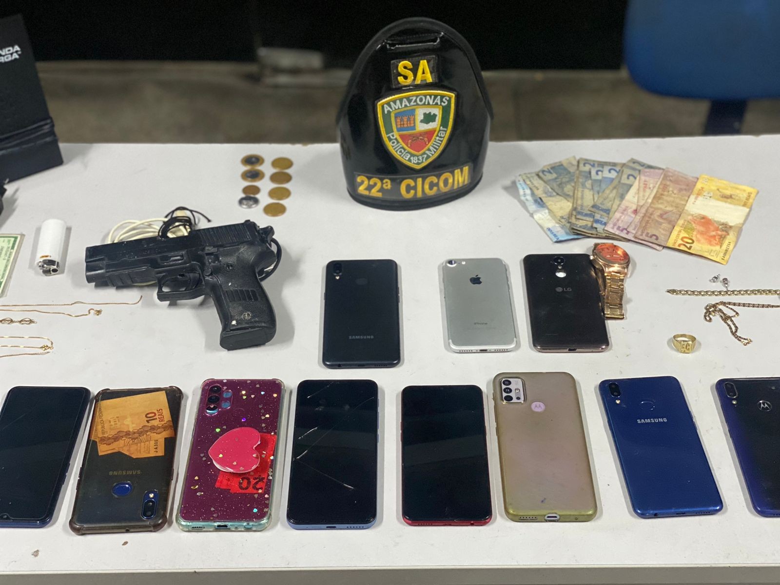 Grupo é preso suspeito de roubar passageiros de ônibus em Manaus