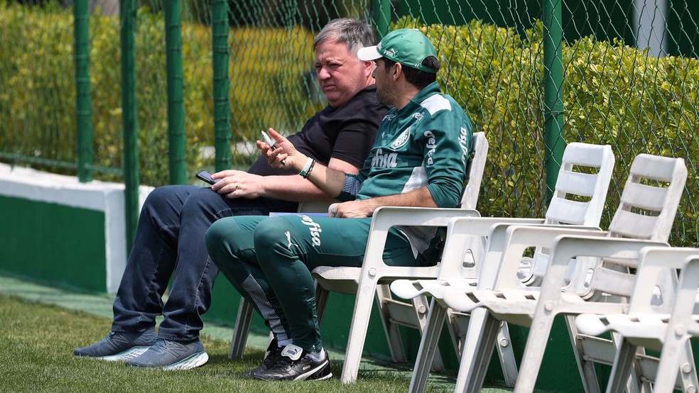 Anderson Barros e Abel Ferreira na Academia do Palmeiras — Foto: Cesar Greco / Palmeiras