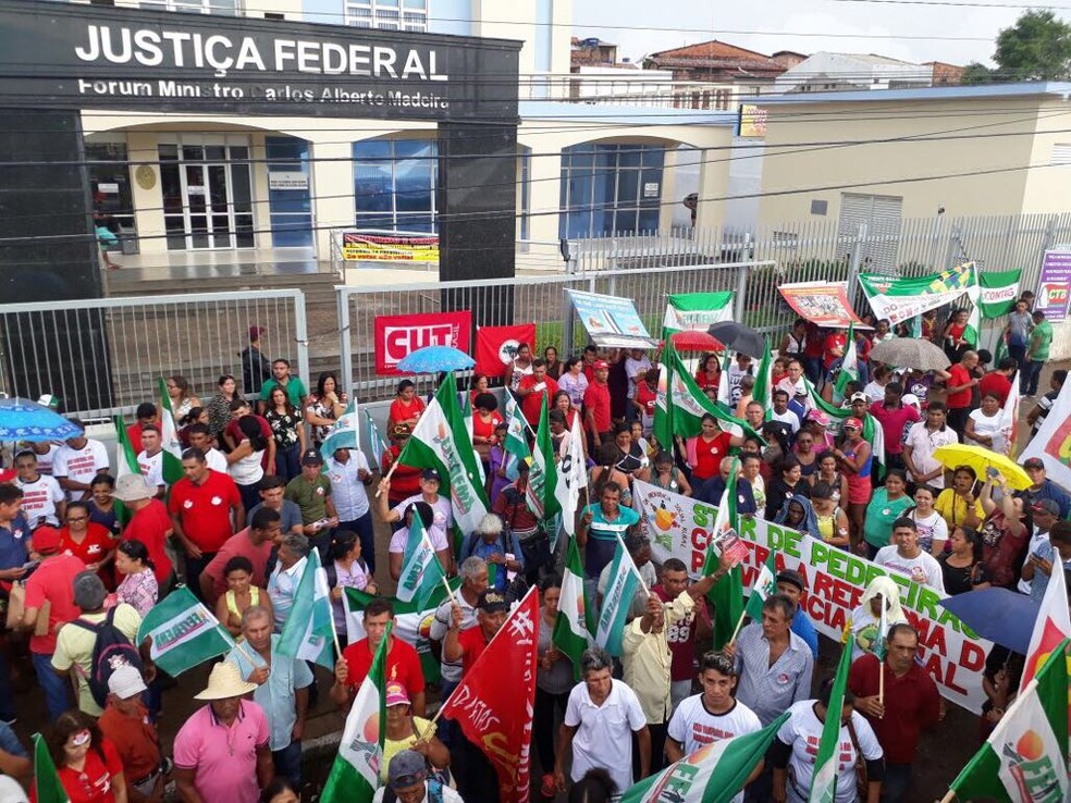 Movimentos sociais fazem ato em defesa do ex-presidente Lula em São Luís (Foto: Dalva Rêgo/TV Mirante)