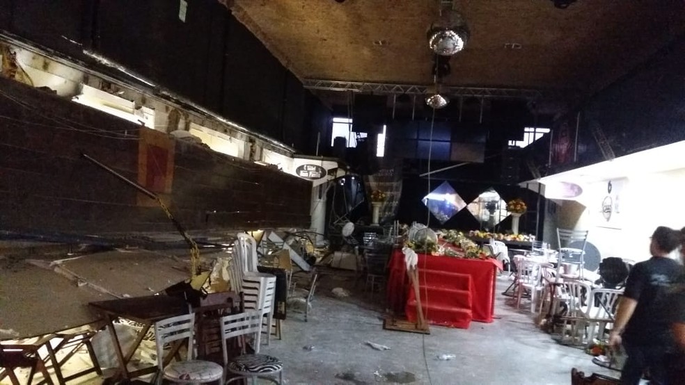 Mezanino de casa de eventos desaba e deixa feridos em Santo Andr&eacute; &mdash; Foto: Divulga&ccedil;&atilde;o/Pol&iacute;cia Militar e Bombeiros