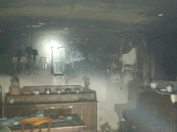 Pintura da parede se descama após incêndio atingir apartamento de prédio da Asa Sul (Foto: Corpo de Bombeiros/Divulgação)
