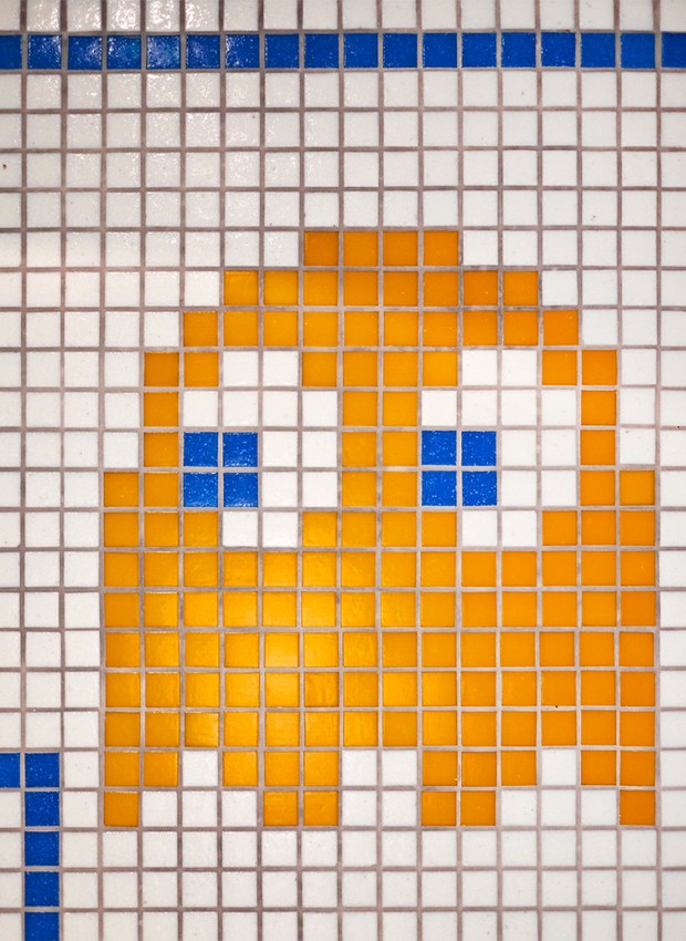 Detalhe mostra pastilhas aplicadas no formato de um dos fantasminhas de Pac-Man  (Foto: Nick Smith / Reprodução )